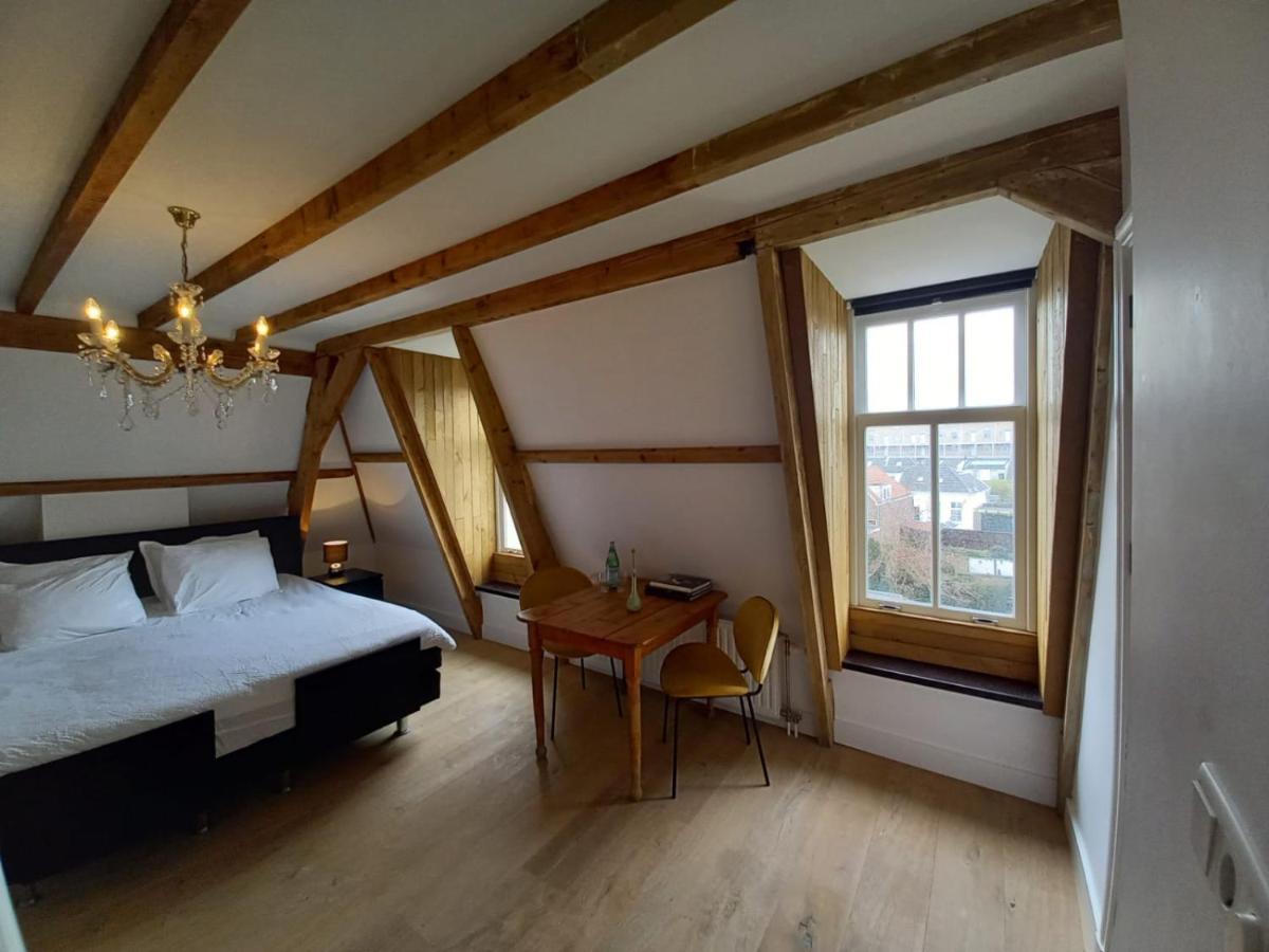 Kamer met Kingsize Bed en Uitzicht op de Tuin