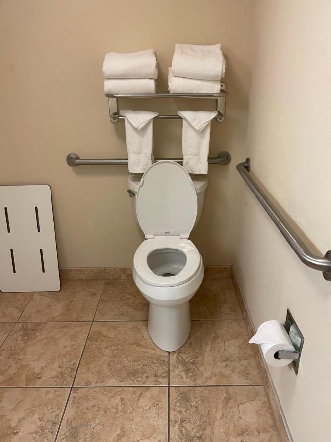 Queen Suite with Two Queen Beds - Accessible/Non-Smoking