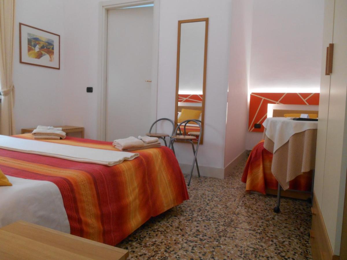 Camera Tripla