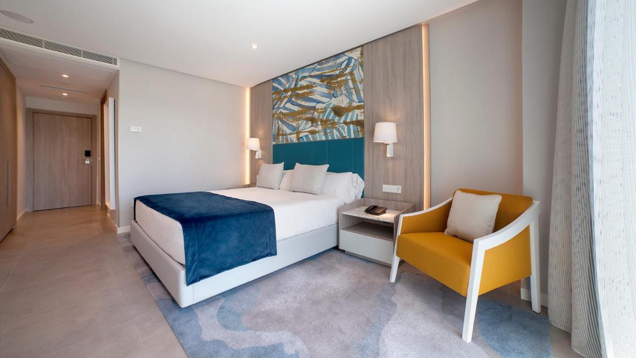 Premium Deluxe Doppel- oder Zweibettzimmer mit Poolblick