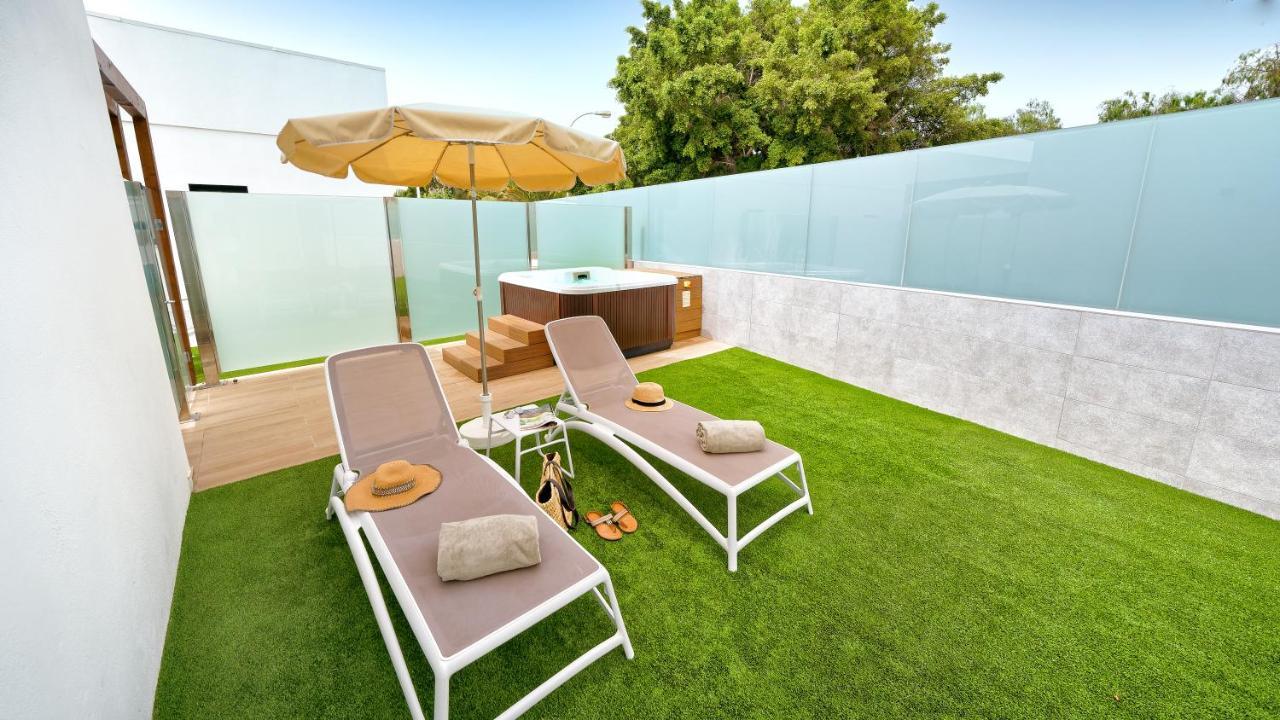 Deluxe Room with Private Garden and Jacuzzi,1306690609:JPEG