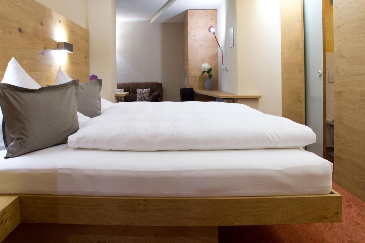 Doppelzimmer mit Balkon