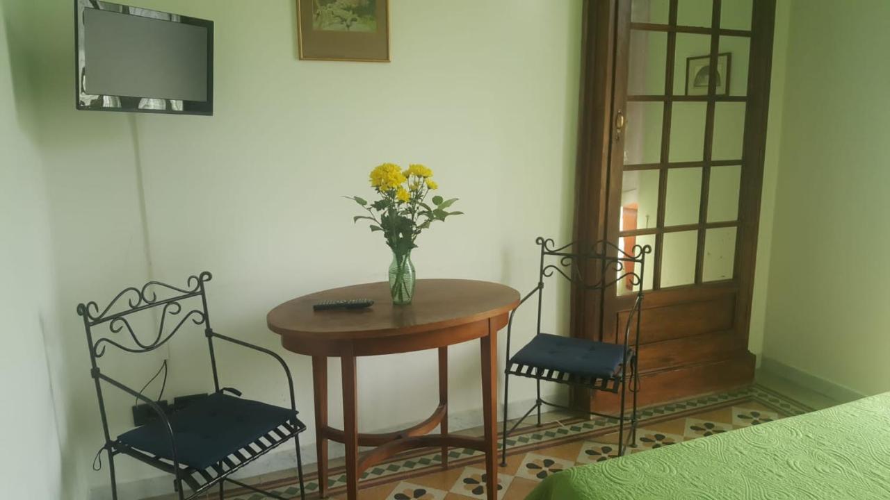 Single Room with Private Exernal Bathroom