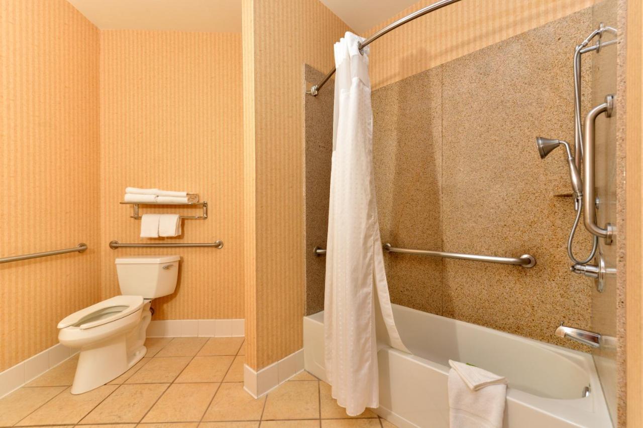 Double Room with Two Double Beds - Hearing Accessible/Non-Smoking