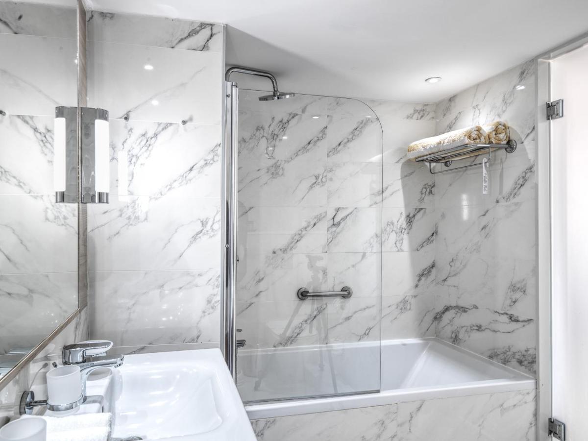 Deluxe Kamer met Uitzicht op het Zwembad en de Tuin