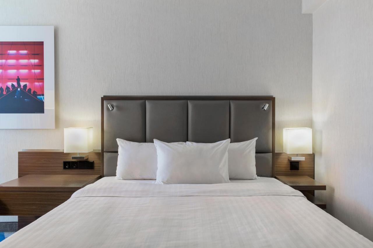 Kamer met Queensize Bed - Binnenplaats