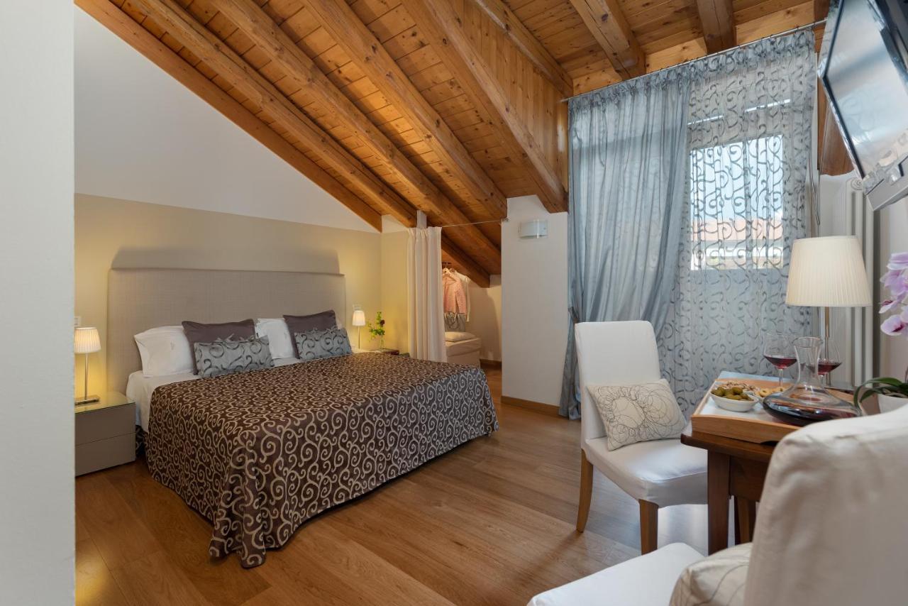 Camera Comfort Matrimoniale/Doppia con Letti Singoli