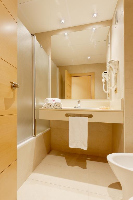 Budget Double Room interior view,1133202363:JPEG