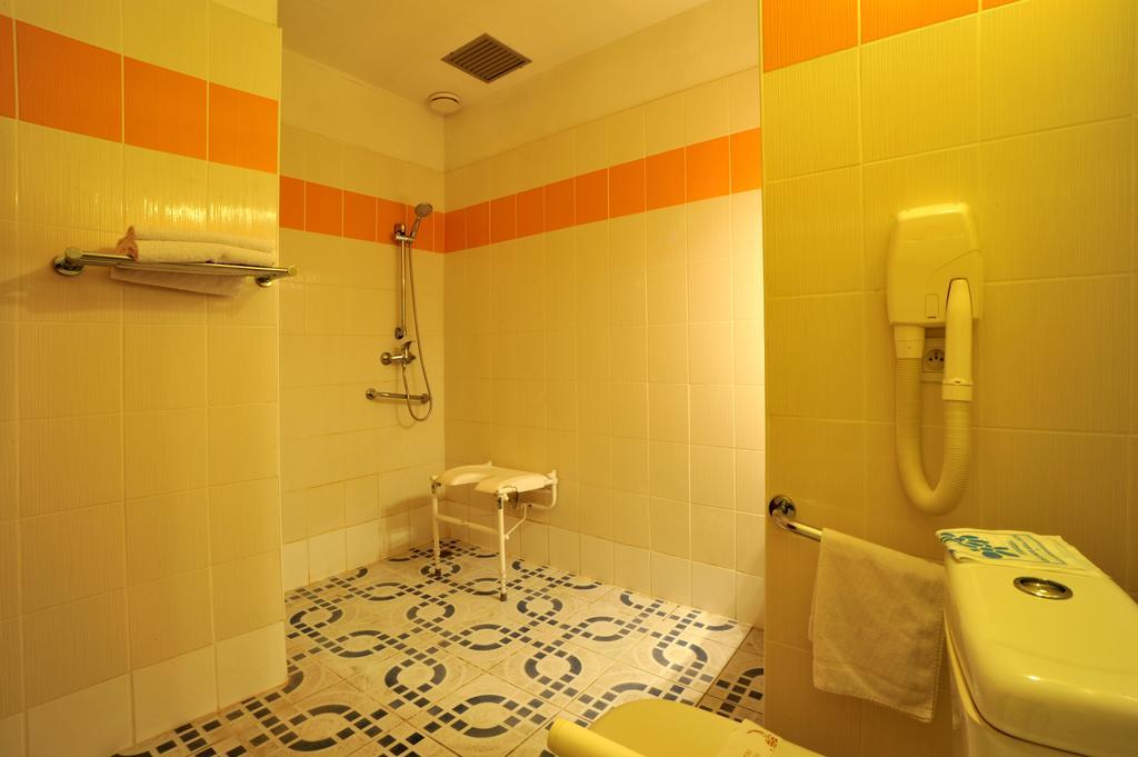 Chambre Triple avec 1 Lit Double et 1 Lit Simple