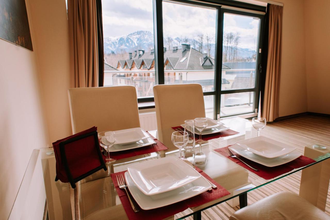 One-Bedroom Apartment with Mountain View,1102913763:JPEG