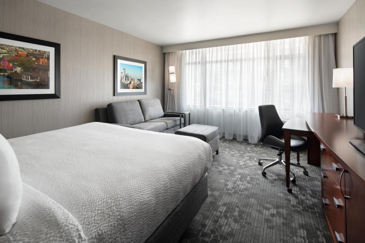 King Guest Room with Sofa Bed