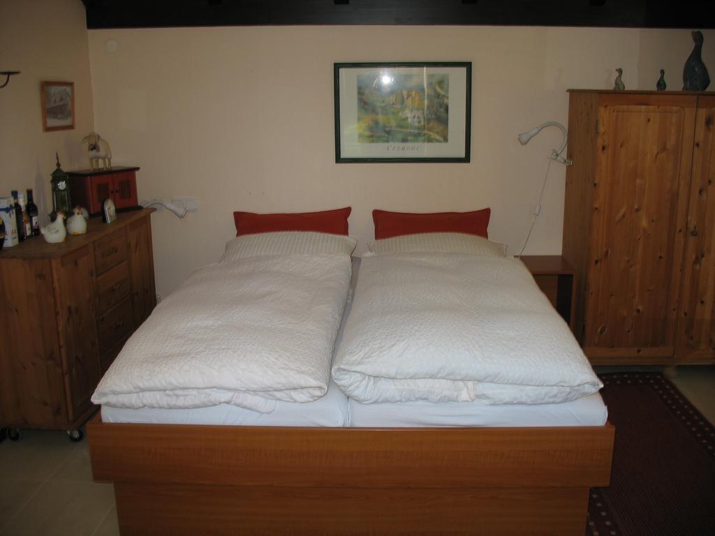 Small Double Room,110535492:JPEG