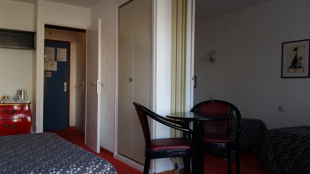 Chambre Double ou Lits Jumeaux - Vue sur Piscine