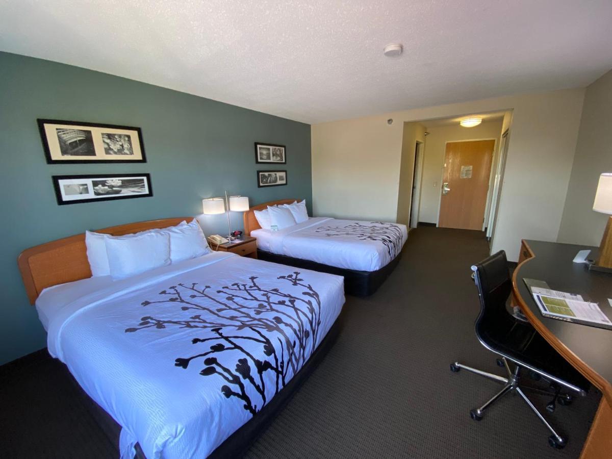 Queen Room with Two Queen Beds - Non-Smoking