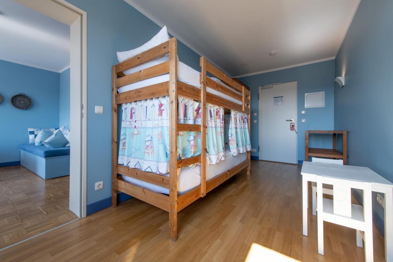 Familienzimmer (2 Erwachsene + 3 Kinder)