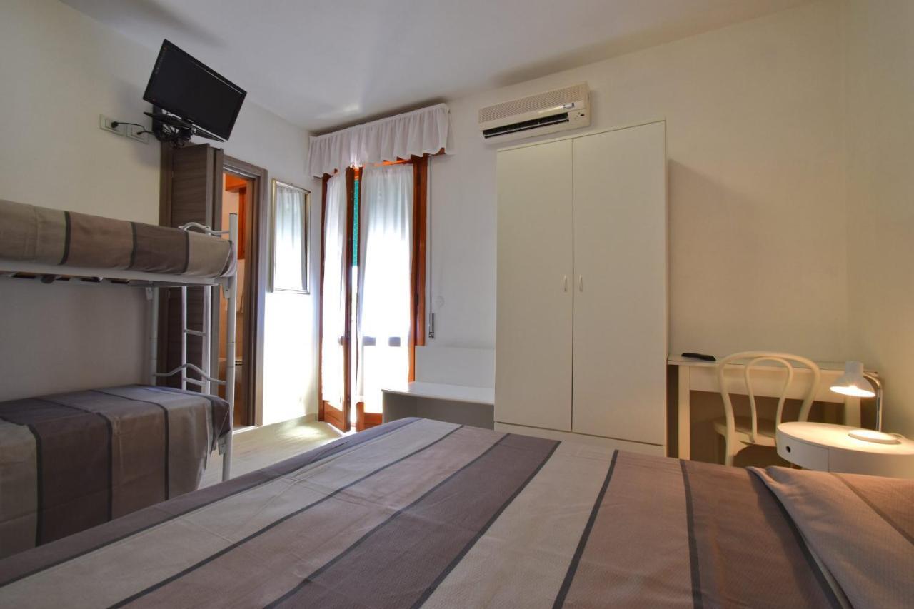 Familienzimmer (2 Erwachsene + 2 Kinder)
