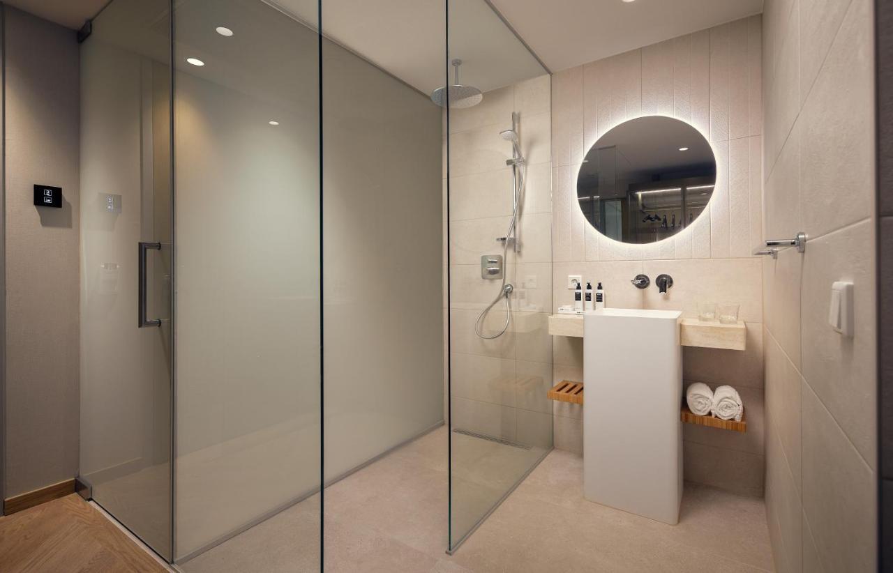 Deluxe Double Room with Bath,1115559828:JPEG