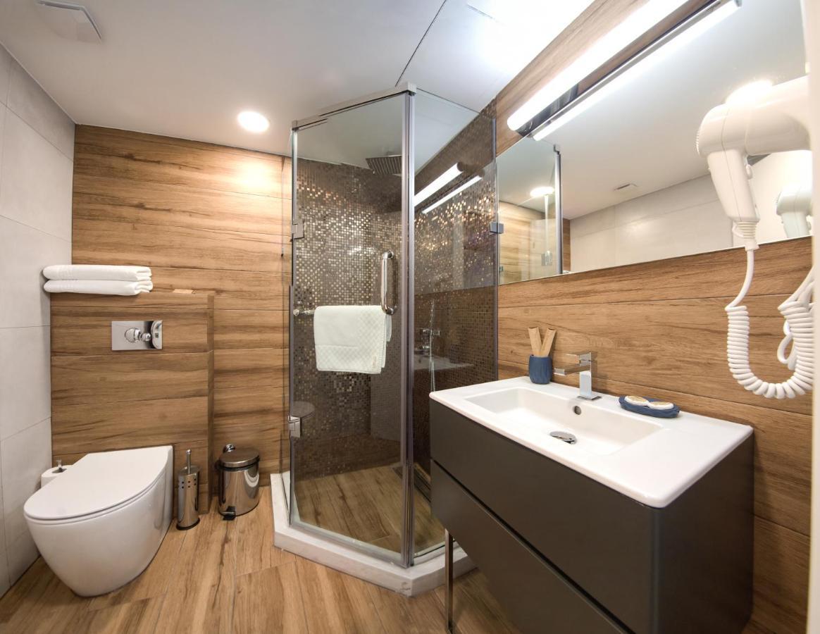 Chambre Lit King-Size avec Balcon