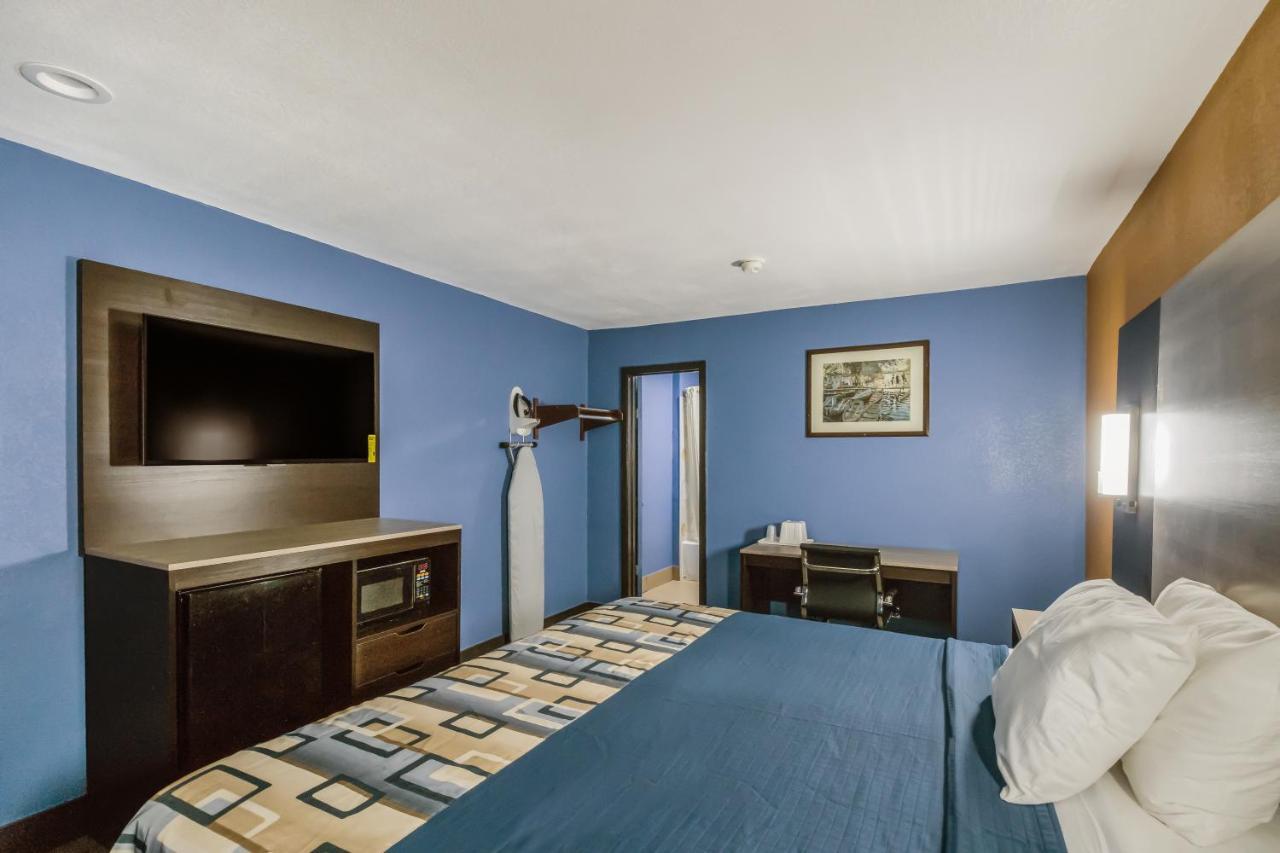 King Room - Non-Smoking