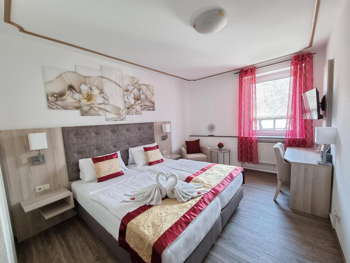 Deluxe Doppelzimmer (2 Erwachsene & 1 Kind)