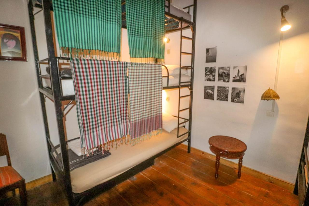 Bed in een Gemengde Slaapzaal met 6 Bedden