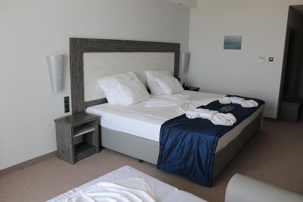 Doppelzimmer mit Balkon (2 Erwachsene + 1 Kind)