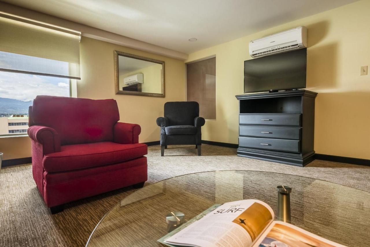 Family Room,1113349068:JPEG