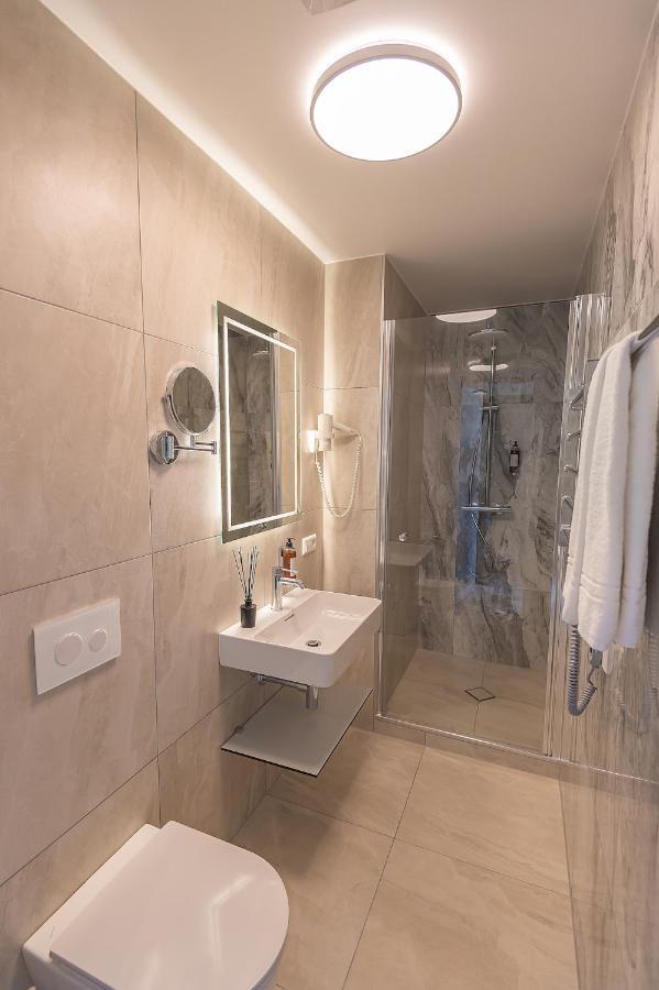Superior Double or Twin Room,1682933102:JPEG