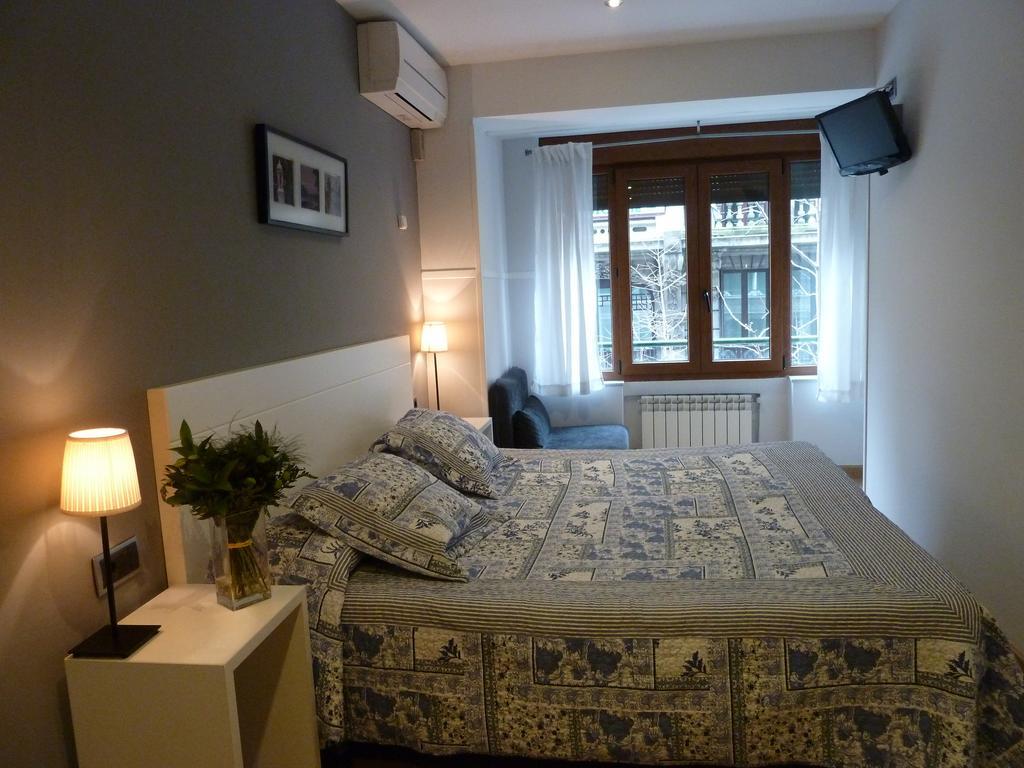 Doppel- oder Zweibettzimmer