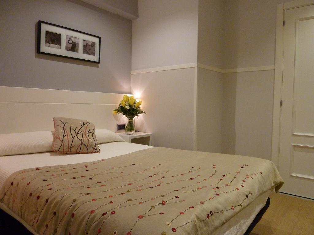 Interior Double Room,112359447:JPEG