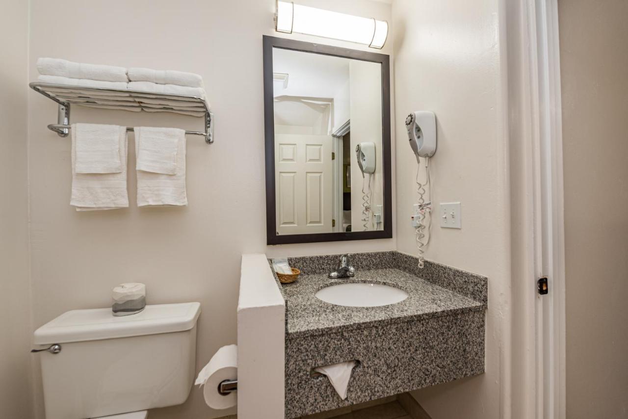 Queen Room - Non-Smoking