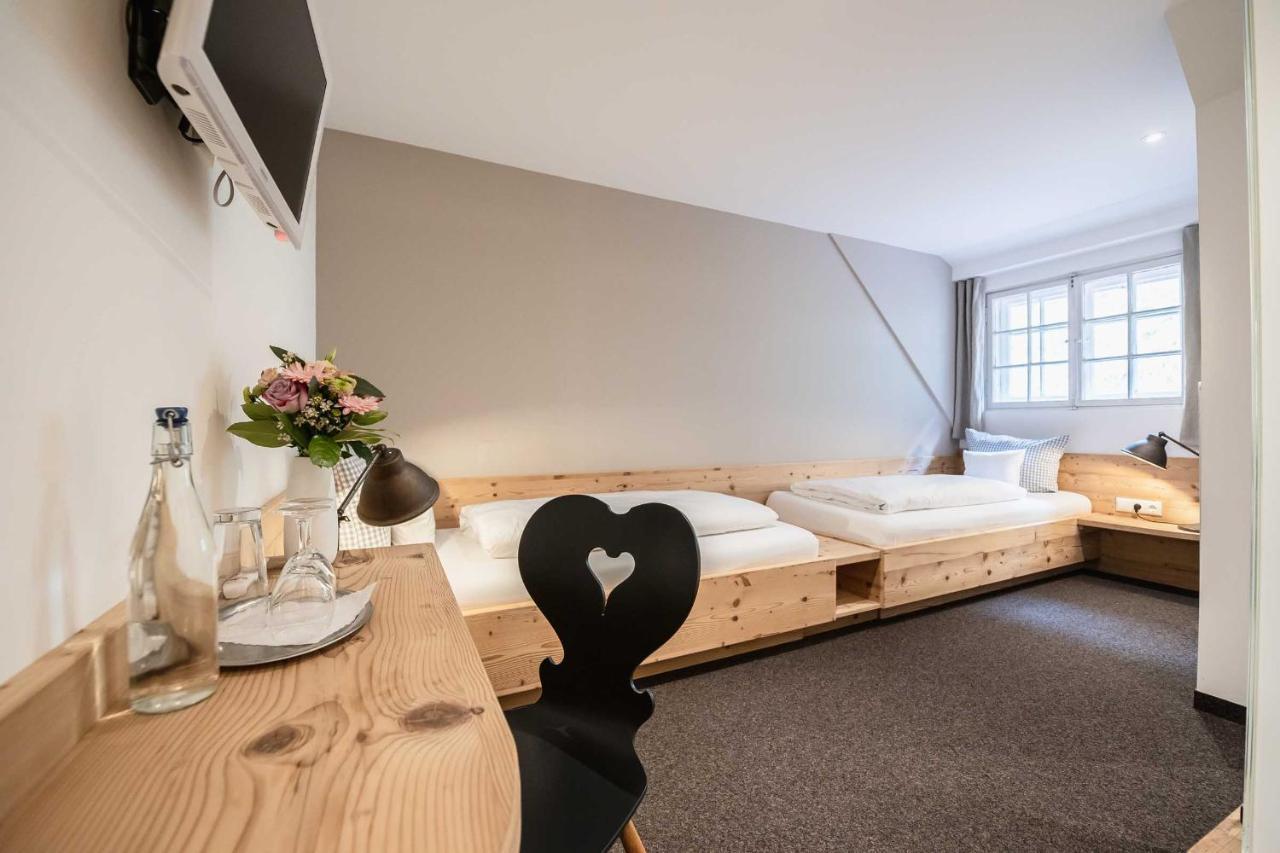 Doppel- oder Zweibettzimmer