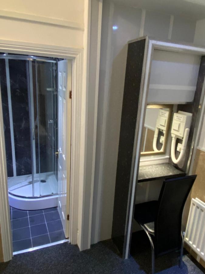 Großes Zweibettzimmer