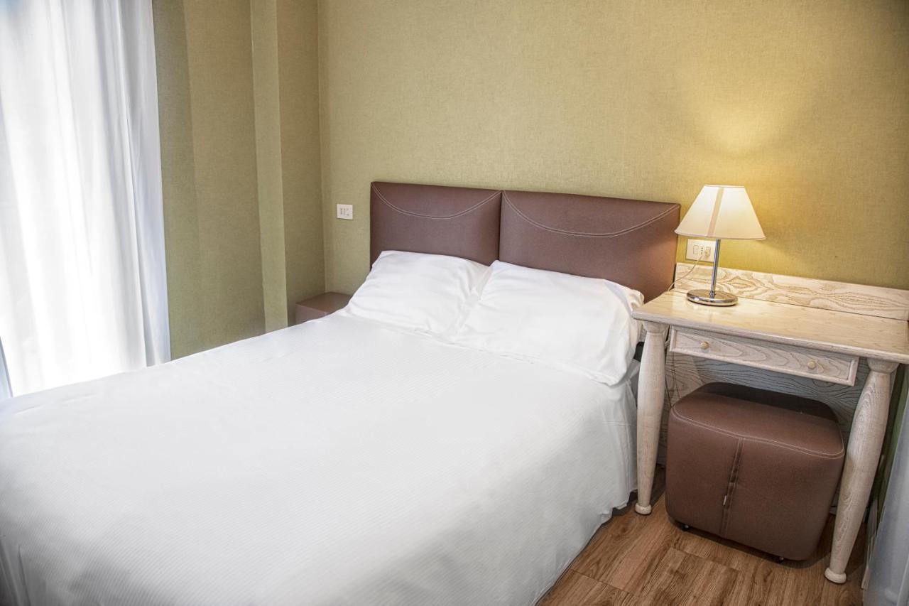 Kleines Doppel-/Zweibettzimmer