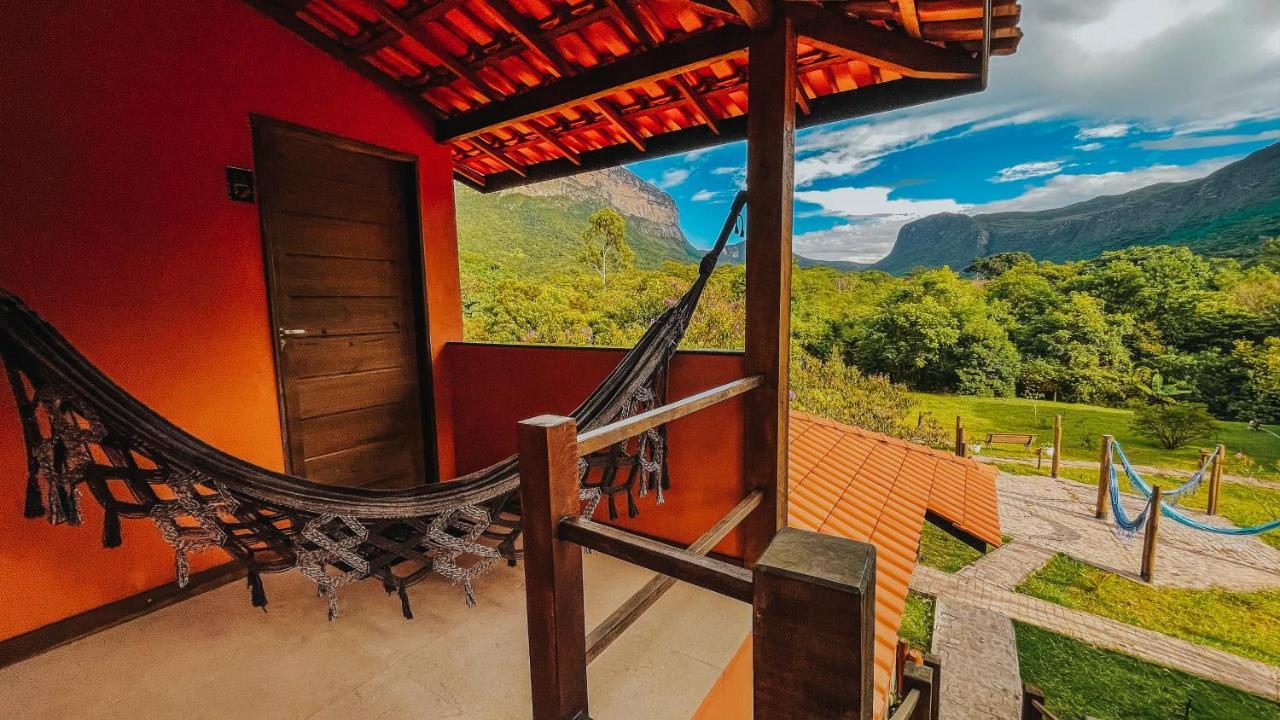 Quarto com Cama King-size e Banheira de Hidromassagem