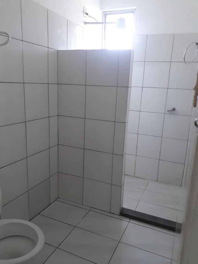 Quarto Individual com Chuveiro e Vaso Sanitário Compartilhados