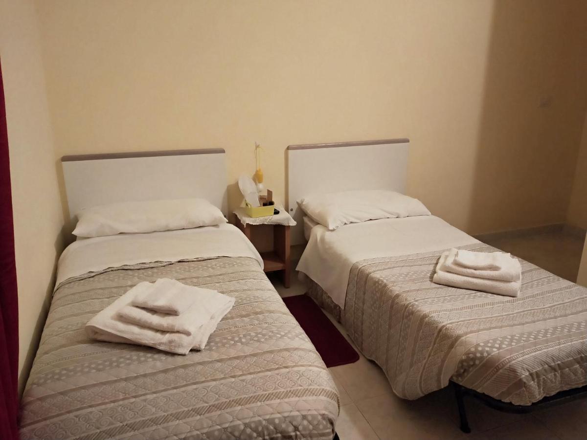 Camera Doppia con Letti Singoli con Bagno Privato