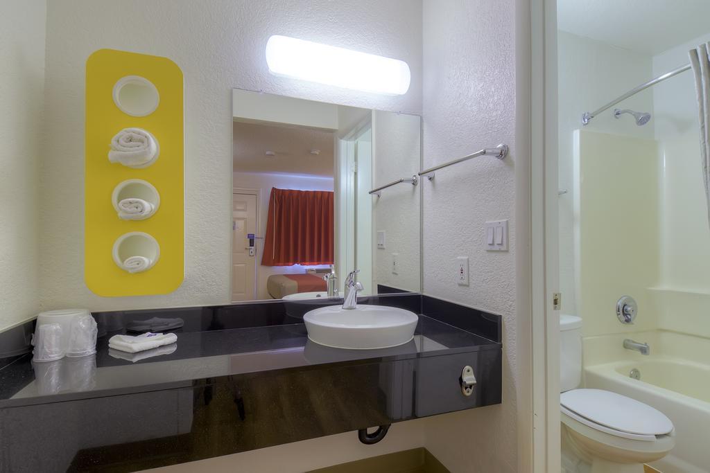 King Room - Non-Smoking