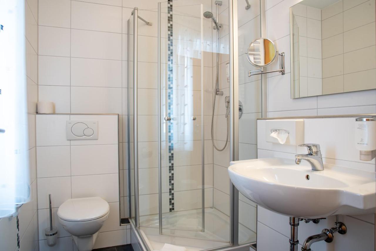 Klassisches Doppelzimmer im Gästehaus – gegenüber dem Haupthaus gelegen