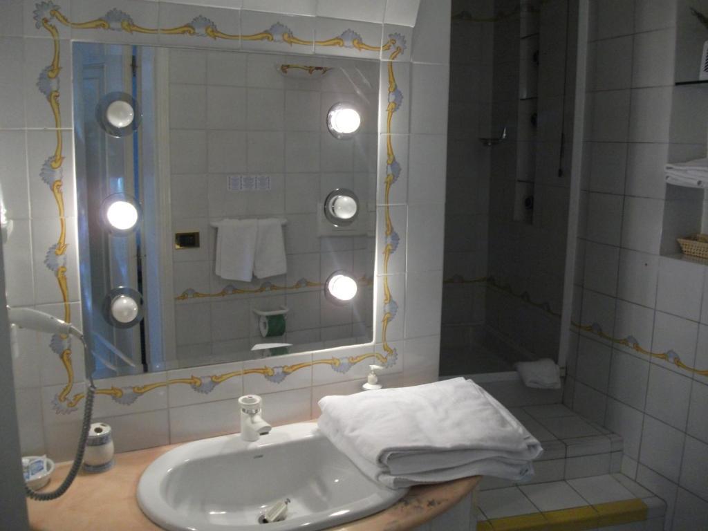 Superior King Room,11326834:JPEG