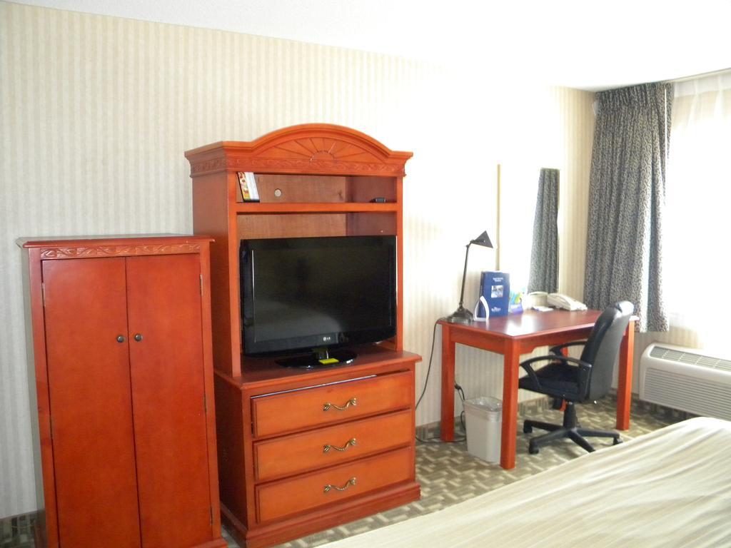 Queen Room - Disability Access/Non-Smoking
