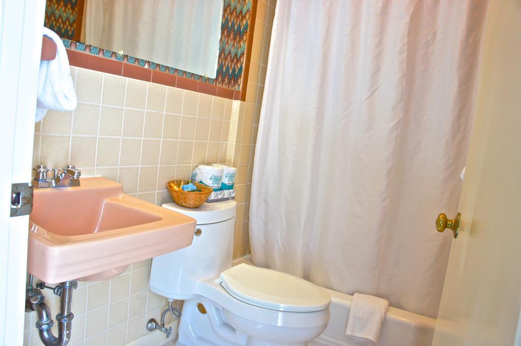 Deluxe Queen Room with Spa Bath
