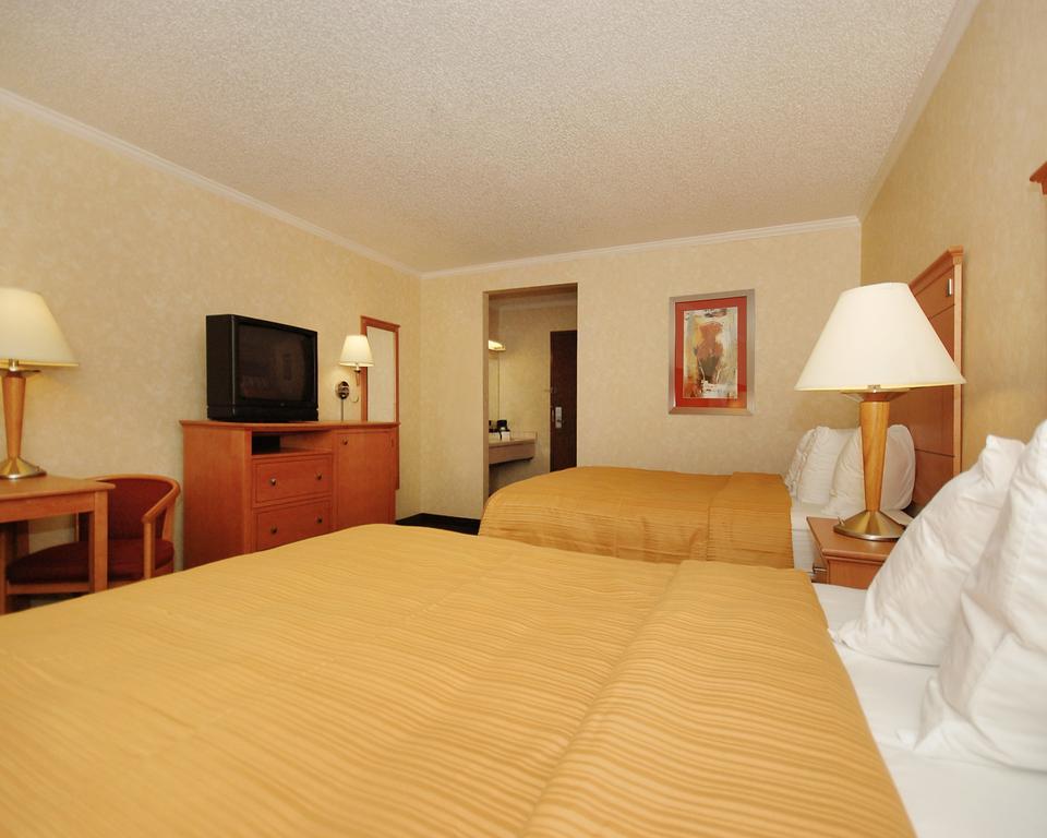 Queen Room with Two Queen Beds - Non-Smoking