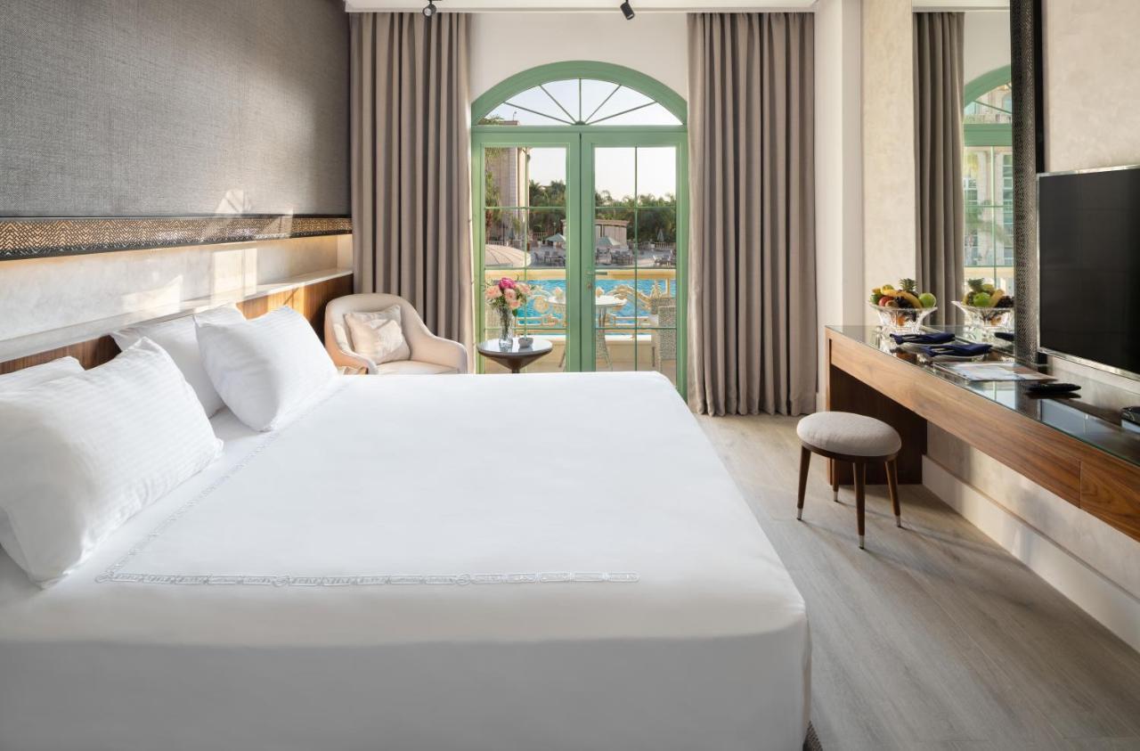 Deluxe Tweepersoonskamer met 1 of 2 Bedden en Uitzicht op het Zwembad