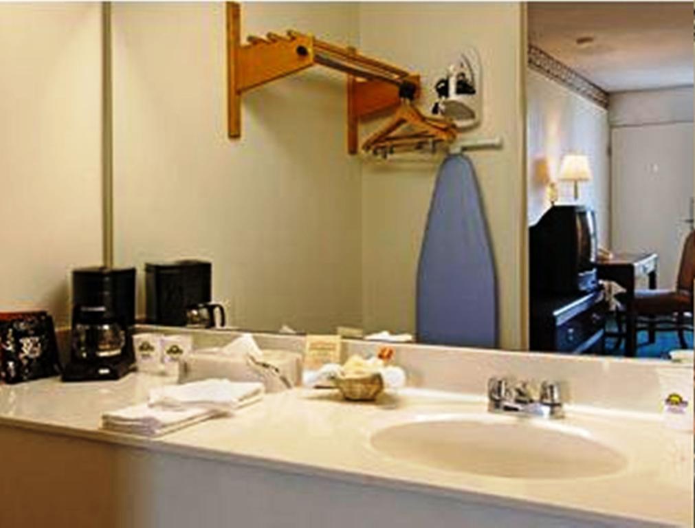 Deluxe Double Room with Two Double Beds - Non-Smoking