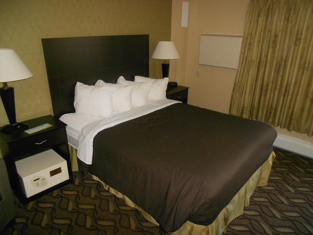 Economy Queen Room - Non-Smoking