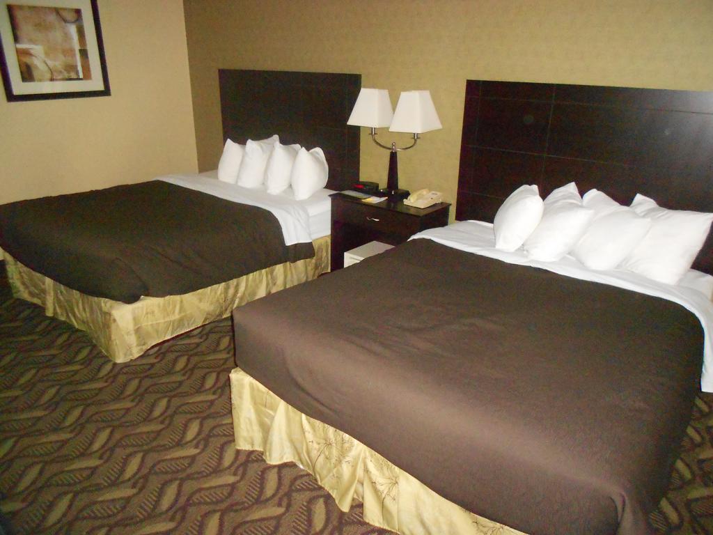 Queen Room with Two Queen Beds - Non-Smoking