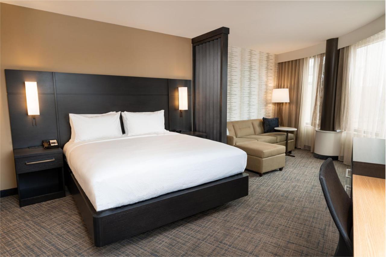 Corner Suite, Studio, King, Sofa bed, City view