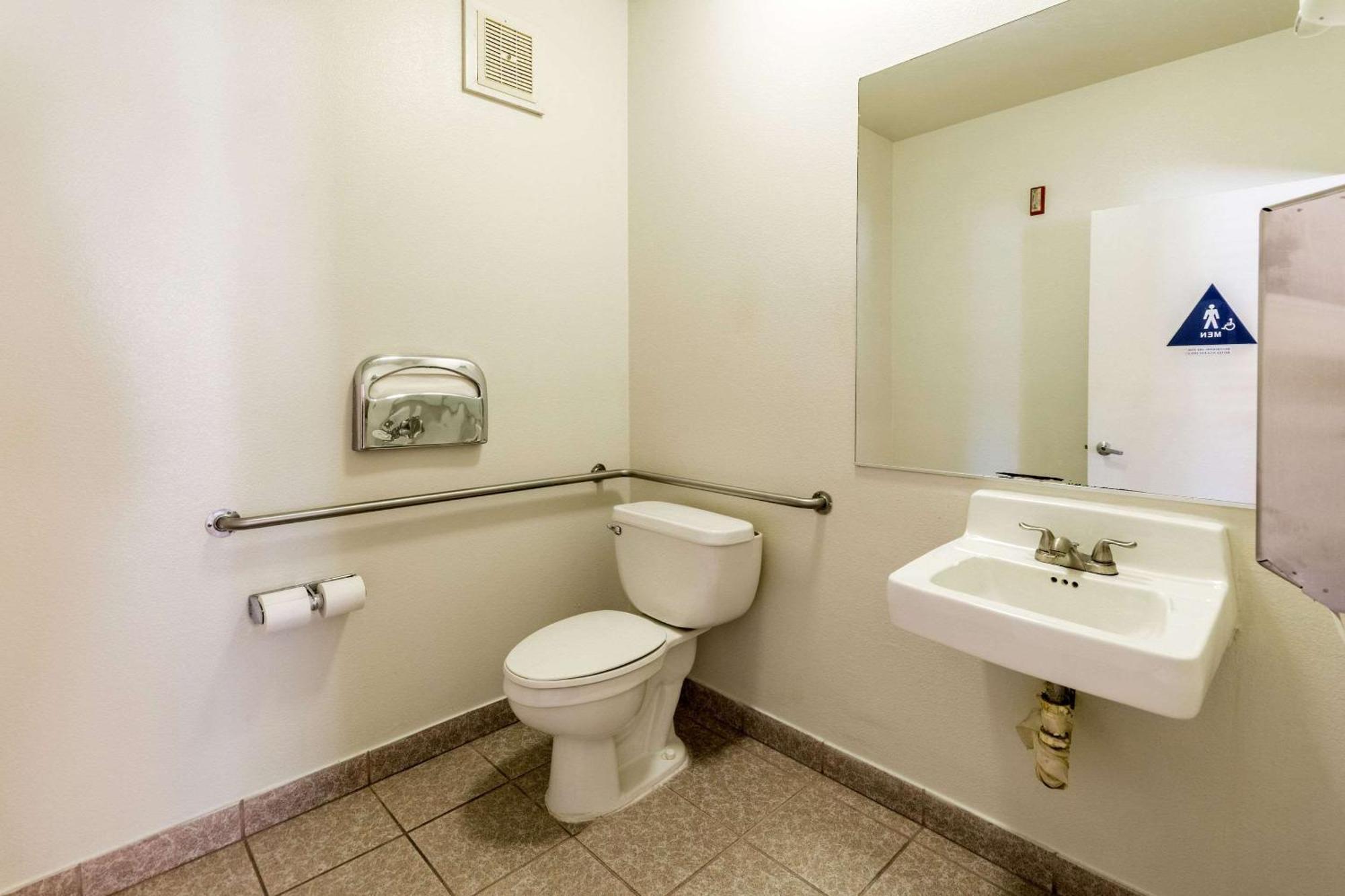 King Room - Accessible/Non-Smoking
