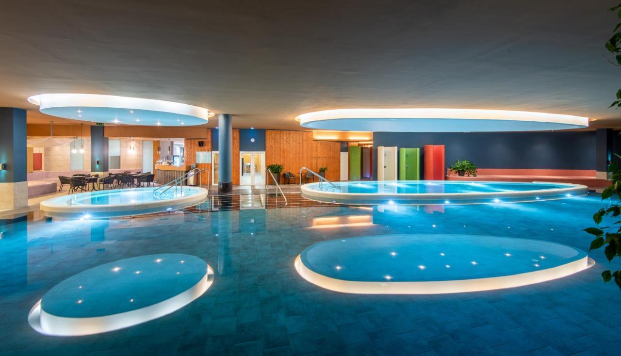 Suite with Spa Bath,1602325358:JPEG